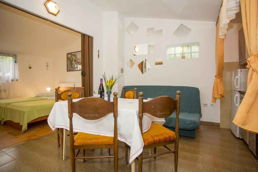 Apartments Pula 1618 エクステリア 写真