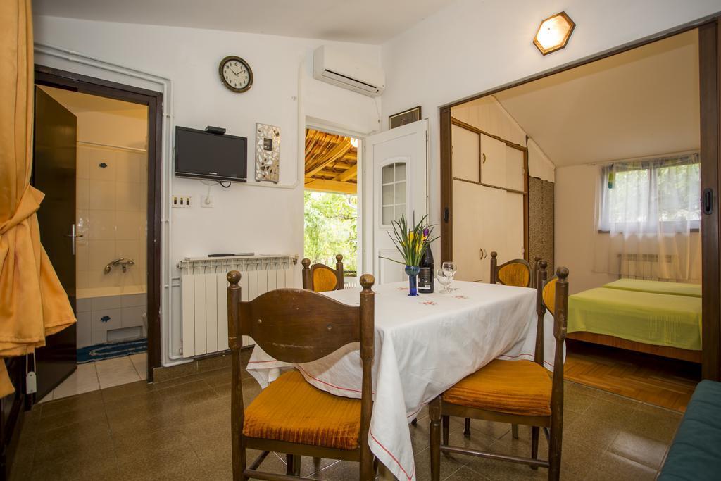 Apartments Pula 1618 エクステリア 写真