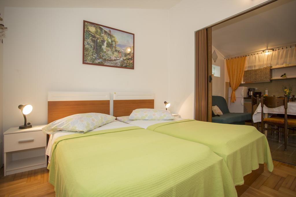Apartments Pula 1618 エクステリア 写真