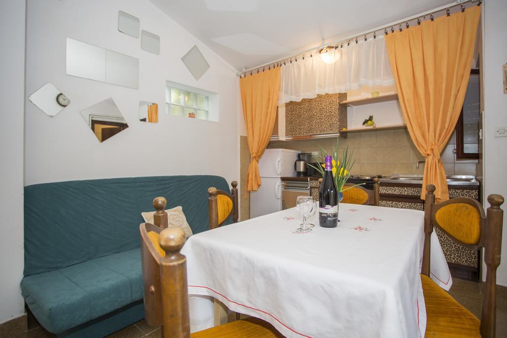 Apartments Pula 1618 エクステリア 写真